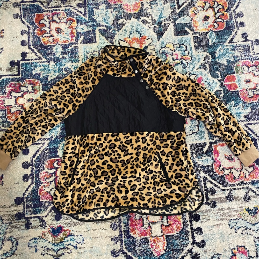 Cheetah print long sleeve Sherpa. Size XXL